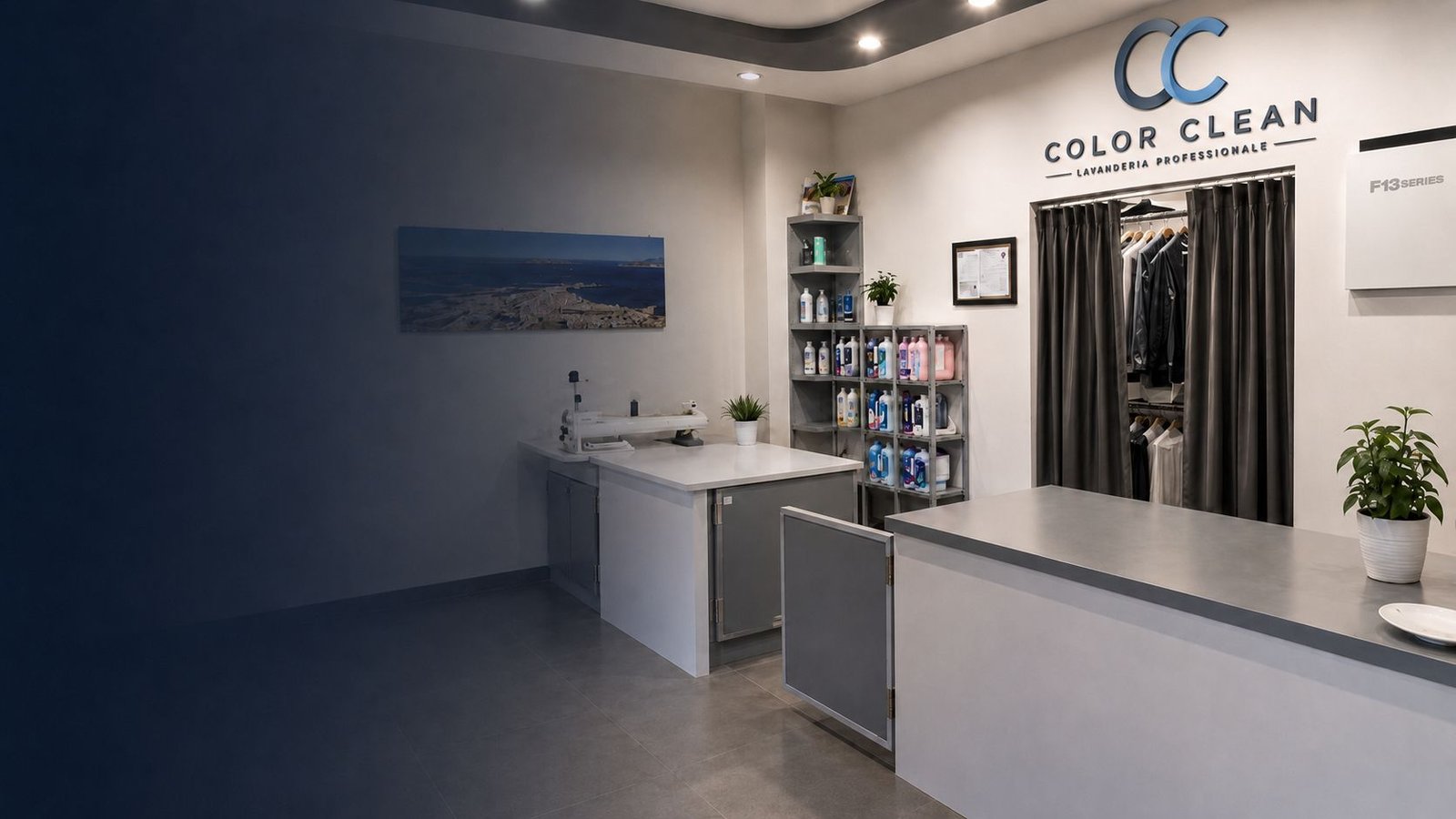 Interno della lavanderia Color Clean a Trapani